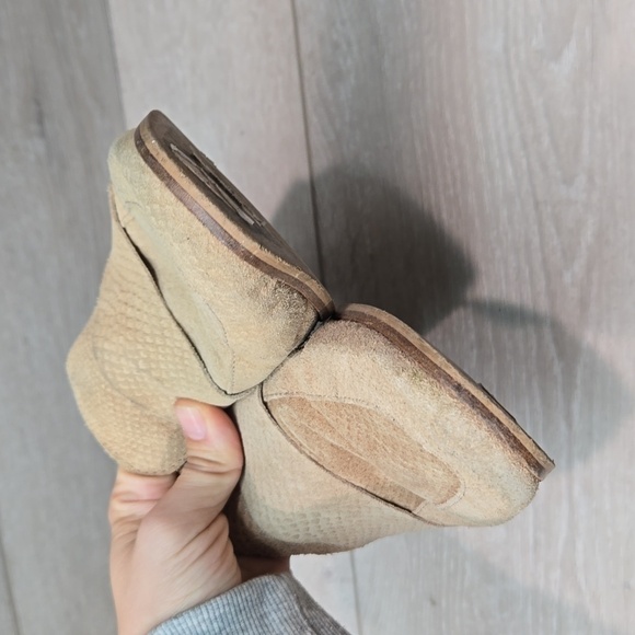 Free People Women At Ease Snakeskin Beige Leather Loafer Mule shoes sz 8.5 - Picture 5 of 16